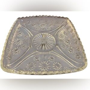 Vintage Hazel Atlas square clear glass dish with a daisy pattern.🌼
